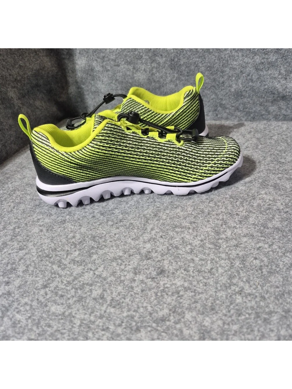 Prophet Women's Yellow/Black/White Striped Lace-Up Low Top Sneaker WAT042M